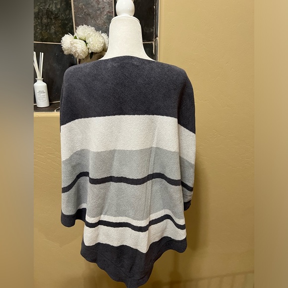 Barefoot Dreams Grey Striped Ocean Breeze Poncho - Picture 4 of 7
